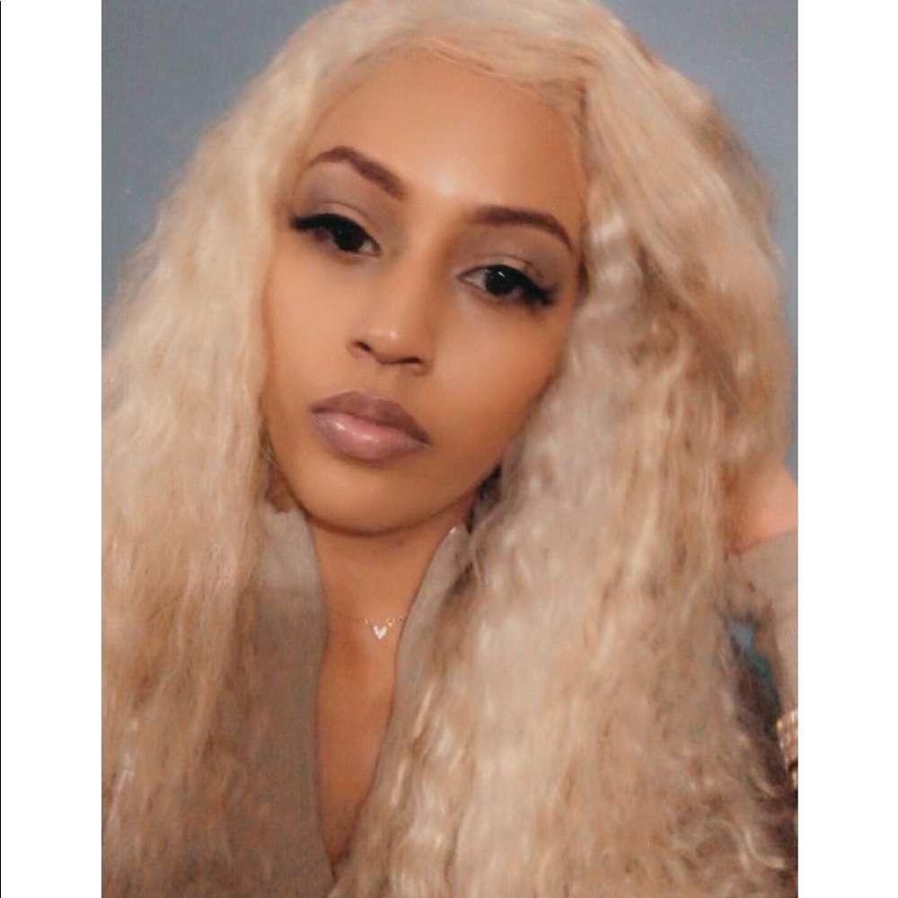 Meet your Posher, Naisha